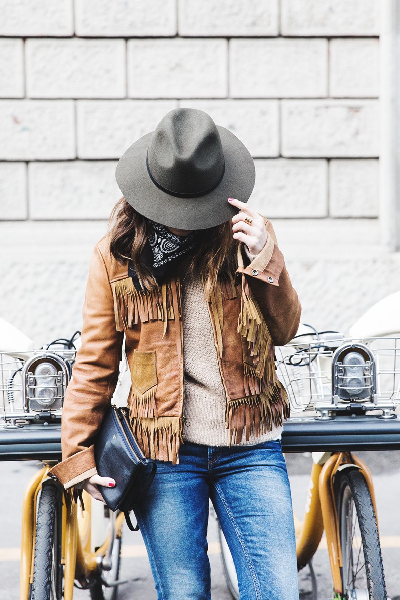 Milan_Fashion_Week-Polo_Ralph_Lauren_Fringed_Jacket-Topshop_Jeans-Bandana-Hat-Outfit-Street_Style-MFW-23-790x1185